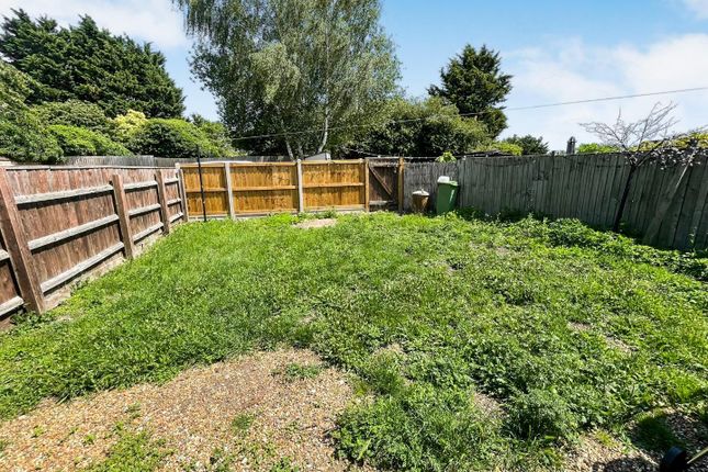 46, Oak Street, Feltwell photo 2
