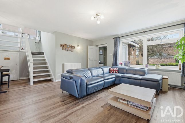 11, Wychford Drive, Sawbridgeworth photo 2