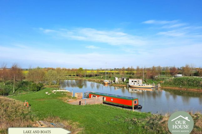 Lake And Boat Accommodation