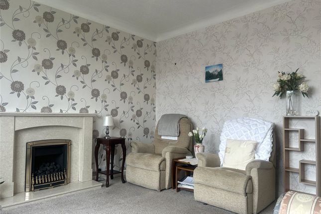 4, Coniston Close, Oldham photo 4