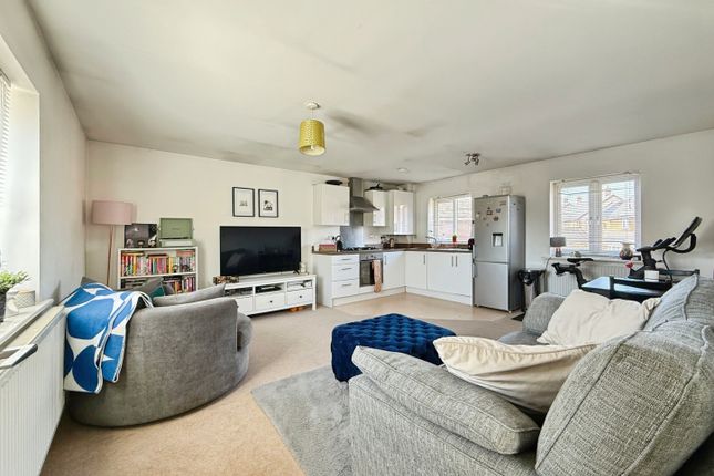 33, Russ Avenue, Faringdon photo 3