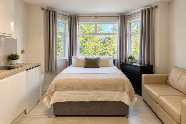 Flat 4, 308 Dollis Hill Lane, London photo 4