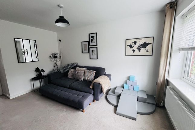 15, Harrow Close photo 3