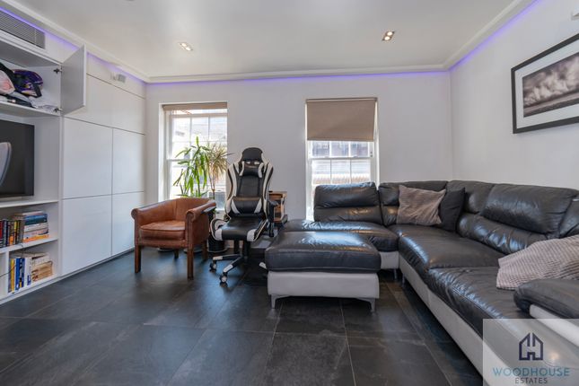 Thumbnail Flat to rent in Aldgate High Street, London