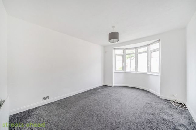 22, Gomshall Gardens, Kenley photo 4
