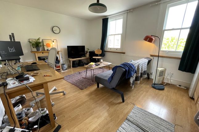 Flat to rent in New North Road, London