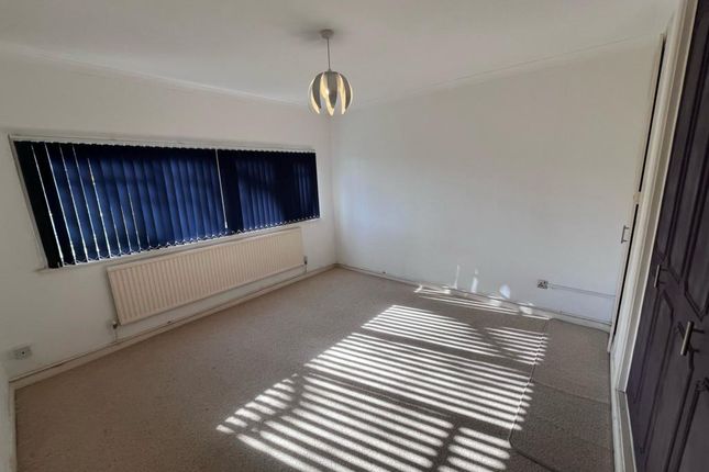 26 Long Oaks Court, Sketty photo 4