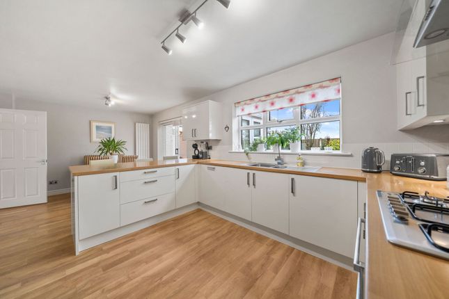 10 Evesham Close, Leigh photo 3