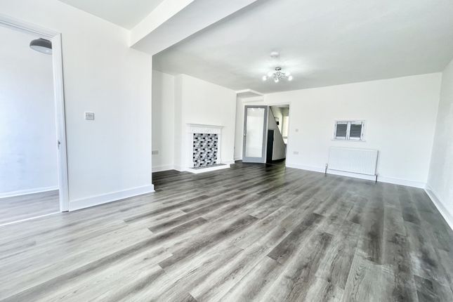 19, Rowlands Close, Waltham Cross photo 4