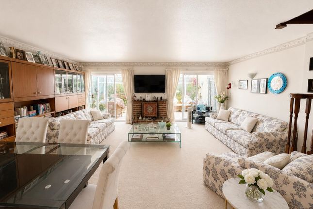 73, The Gower, Egham photo 2