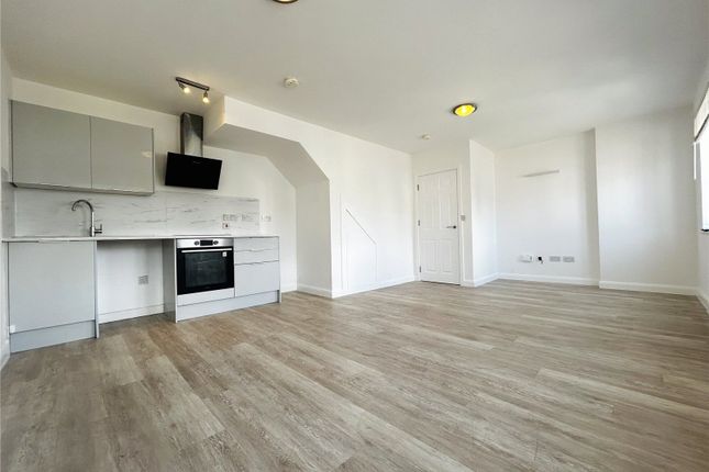 Flat 5, Outsoar House, 146, Wellesley Road, Essex photo 2