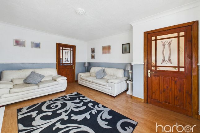 17 Laverock Terrace, Chryston, North Lanarkshire photo 2