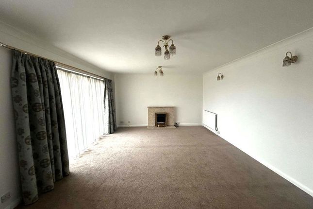 10, Cookham Dene, Bexhill On Sea photo 3