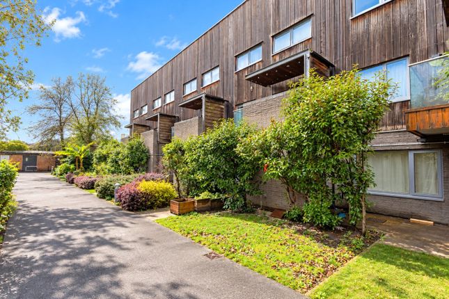 Flat 15 Beagle House 1a,, Dragonfly Close, London photo 4