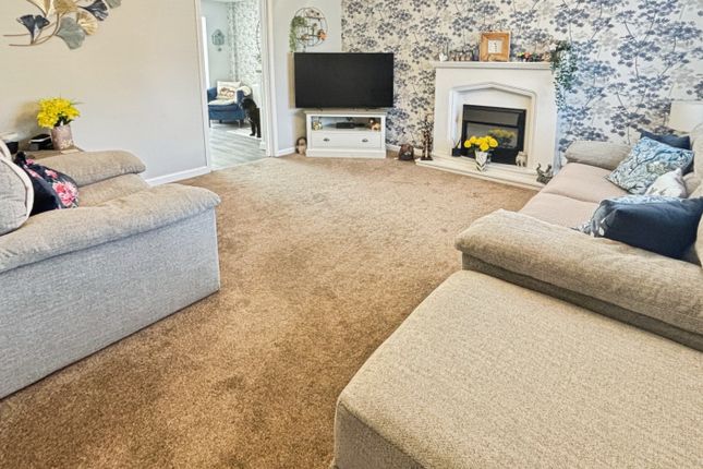 16, Syston Grove, Lincoln photo 3