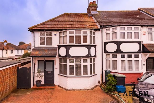 Thumbnail Property for sale in Kenilworth Gardens, Loughton