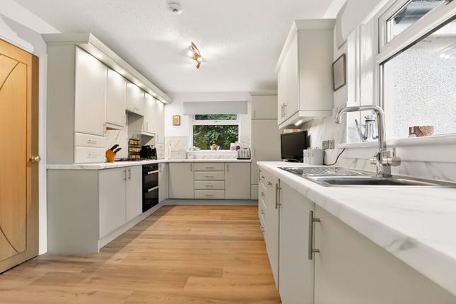 27, Cairnwood Drive, Airdrie photo 4