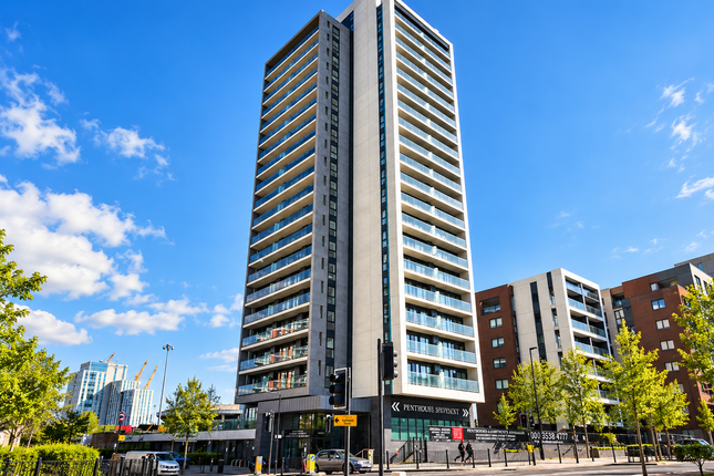 Flat 50 Horizons Tower, 1 Yabsley Street, London photo 3