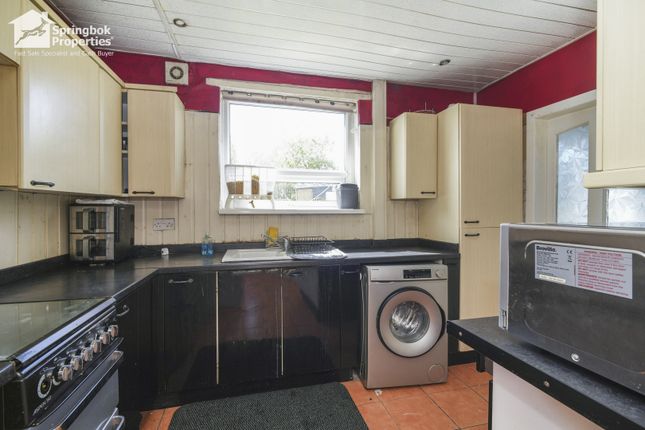 104, Hill Top Drive, Rochdale photo 4