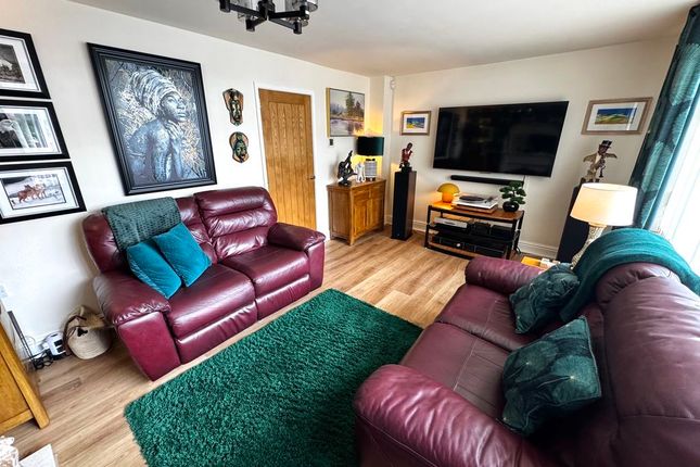 89, Northumberland Avenue, Nuneaton photo 2