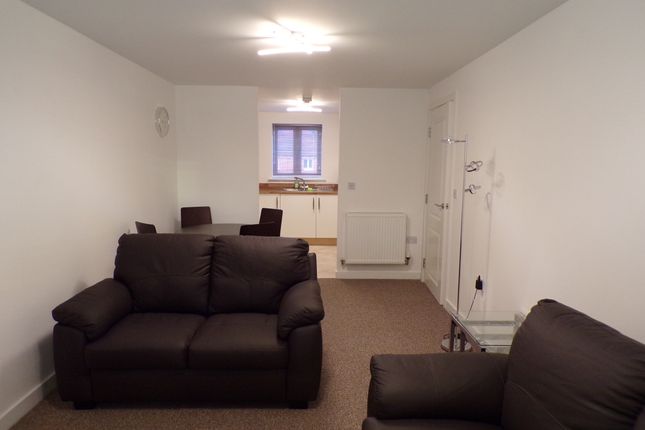 Flat to rent in New Cut Road, Swansea