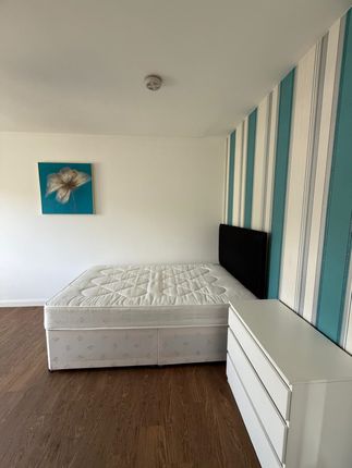 143, Room 6, Coventry photo 4