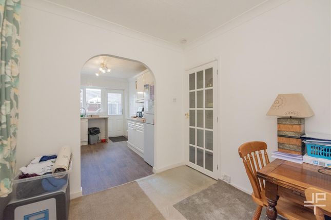 9, Thames Avenue, Leigh photo 4