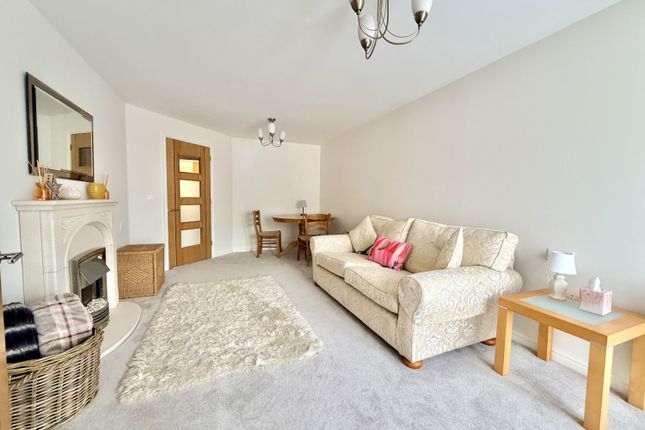 14, Farringford Court 1 Avenue Road, Lymington photo 2