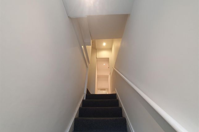 Flat to rent in Banstead Road, Carshalton