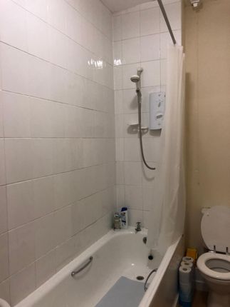 Flat to rent in Perth Road, West End, Dundee