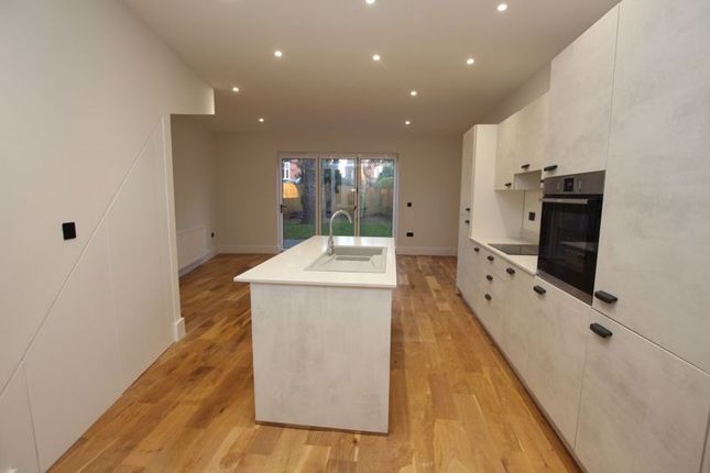 16 The Curve, Welholme Avenue, Grimsby photo 4