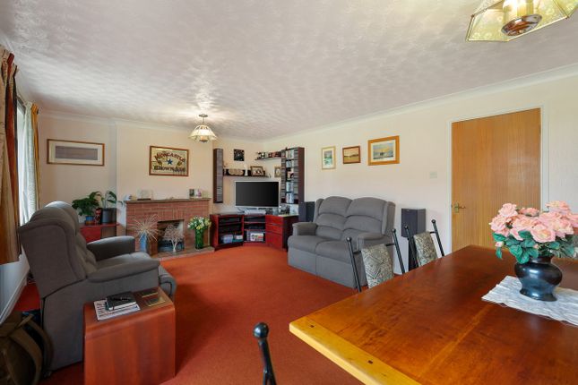 2, Orchard Close, Colchester photo 4