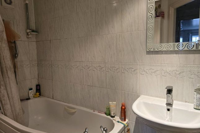 1-bed flat on 19, Perkin Close, Hounslow, £1,750/mo