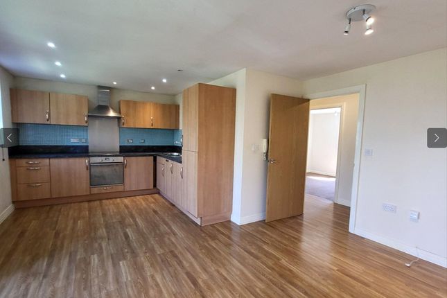 Fuller Close, Herts photo 3