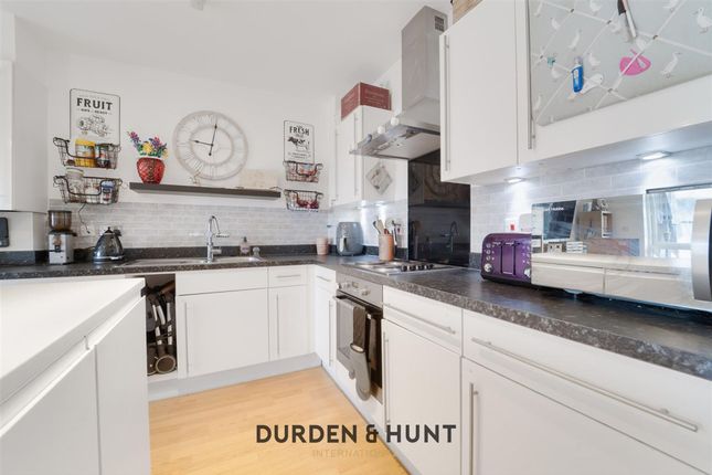 Flat 26, Wild Rose House, Romford photo 4