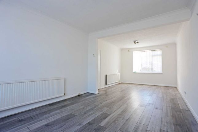 3, Helen Road, Hornchurch photo 4