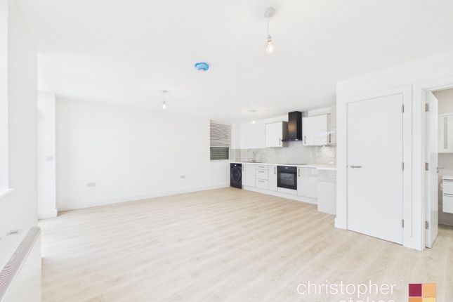 Flat, 4 Killarney Court, Waltham Cross photo 2