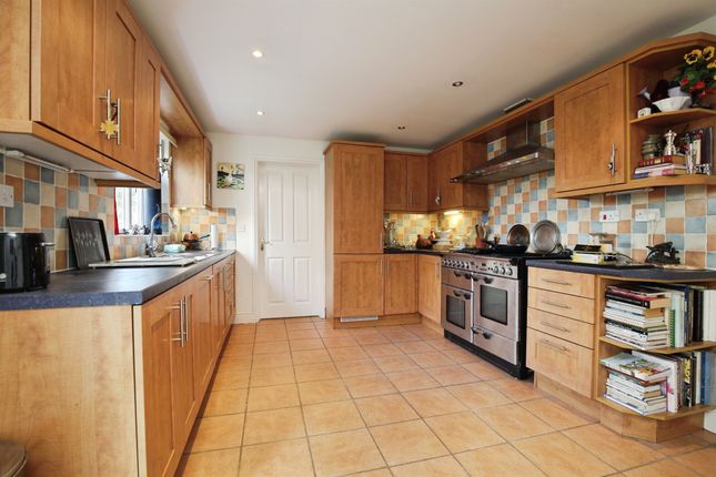 3, Pinetum Close, Devizes photo 4
