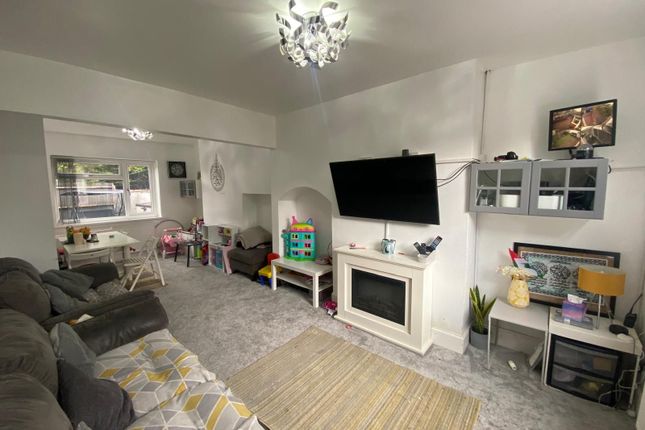 2 Averil Road, Leicester photo 4