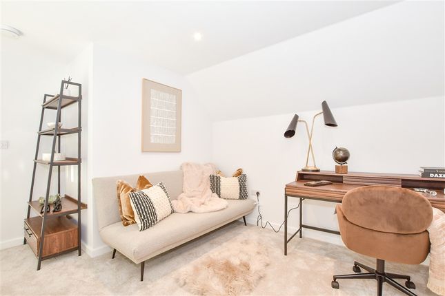 1-bed flat on Outwood Lane, Chipstead, £325,000