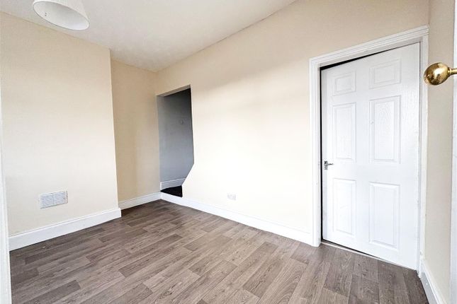 77, Harold Street, Grimsby photo 4
