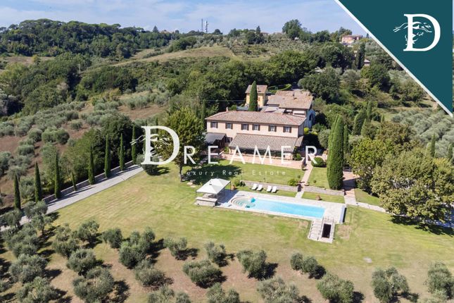 Thumbnail Villa for sale in Via Montarioso, Siena, Toscana