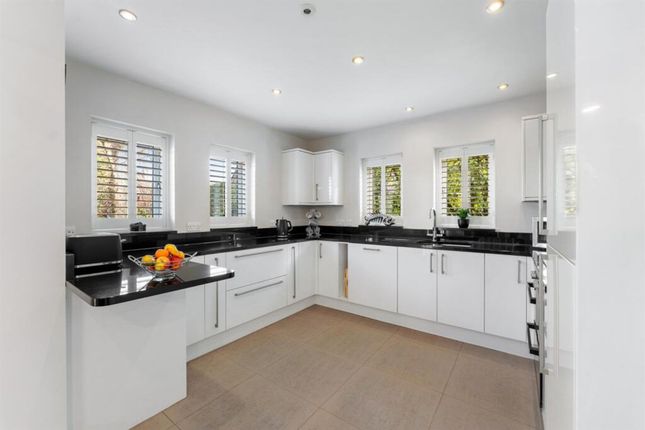 58a Eagle Brow, Lymm photo 3