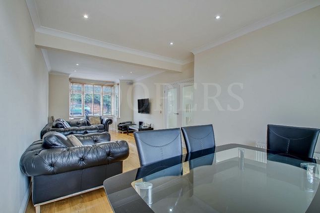 3-bed house on 18, Avondale Avenue, London, £600,000