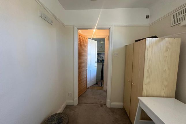 Room 2, 244, Shenley Road, Borehamwood photo 2