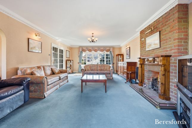 12, The Spinney, Essex photo 4