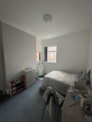 Head, 13, Beresford Avenue, Hull photo 3