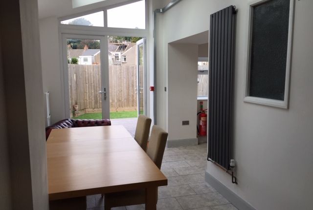Room 1, 10 Frogmore Avenue, Sketty photo 3