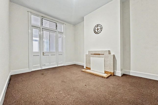 20, Clifton Avenue, Wembley photo 4