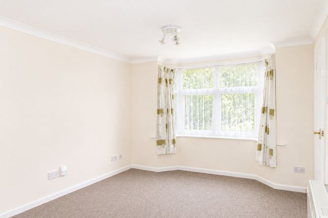5, Myrtle Close, Hampshire photo 2